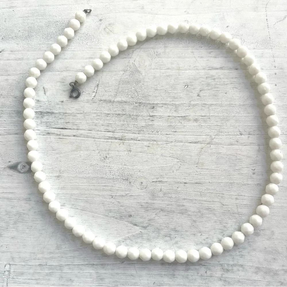 White vintage beaded necklace